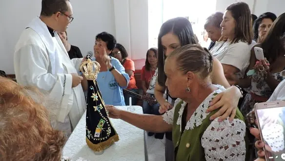 Pacientes e funcionários da MCO receberam visita da Imagem Peregrina de Nossa Senhora Aparecida