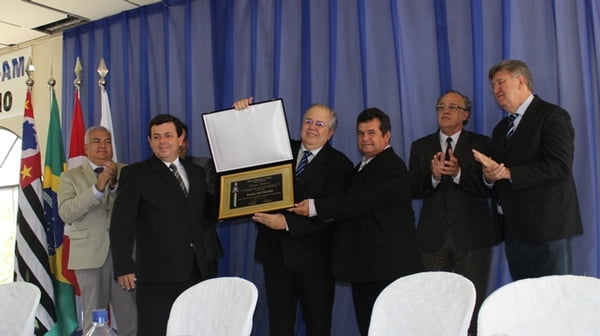 Dr. Horácio Ramalho, diretor da Funfarme, recebe título de cidadão uchoense